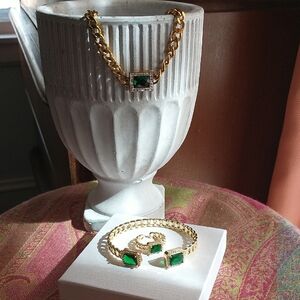 Jewelry Set with Emerald Green Stones - Women's Necklace & Bracelet